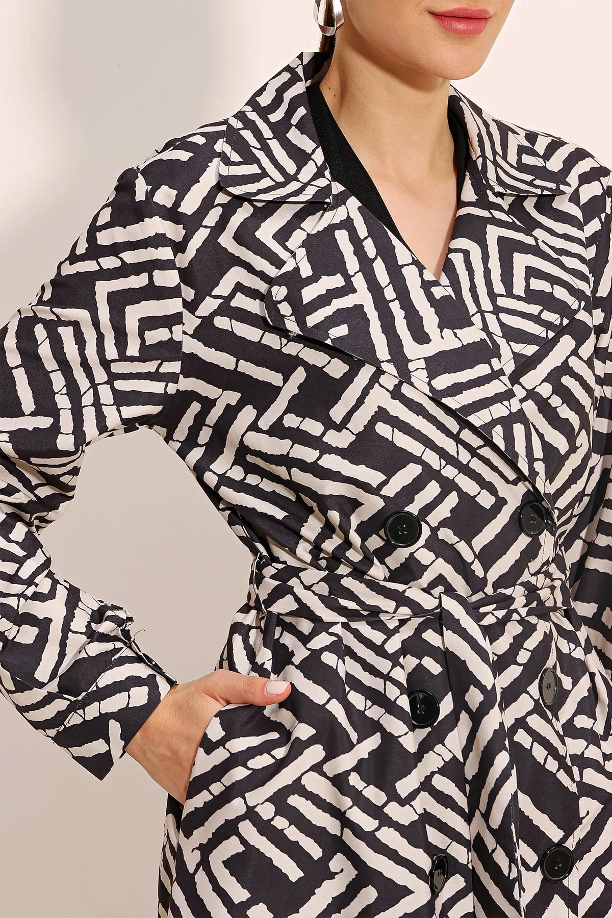 BGD Women Patterned Double-Breasted Trench Coat - Color Black - Avondale