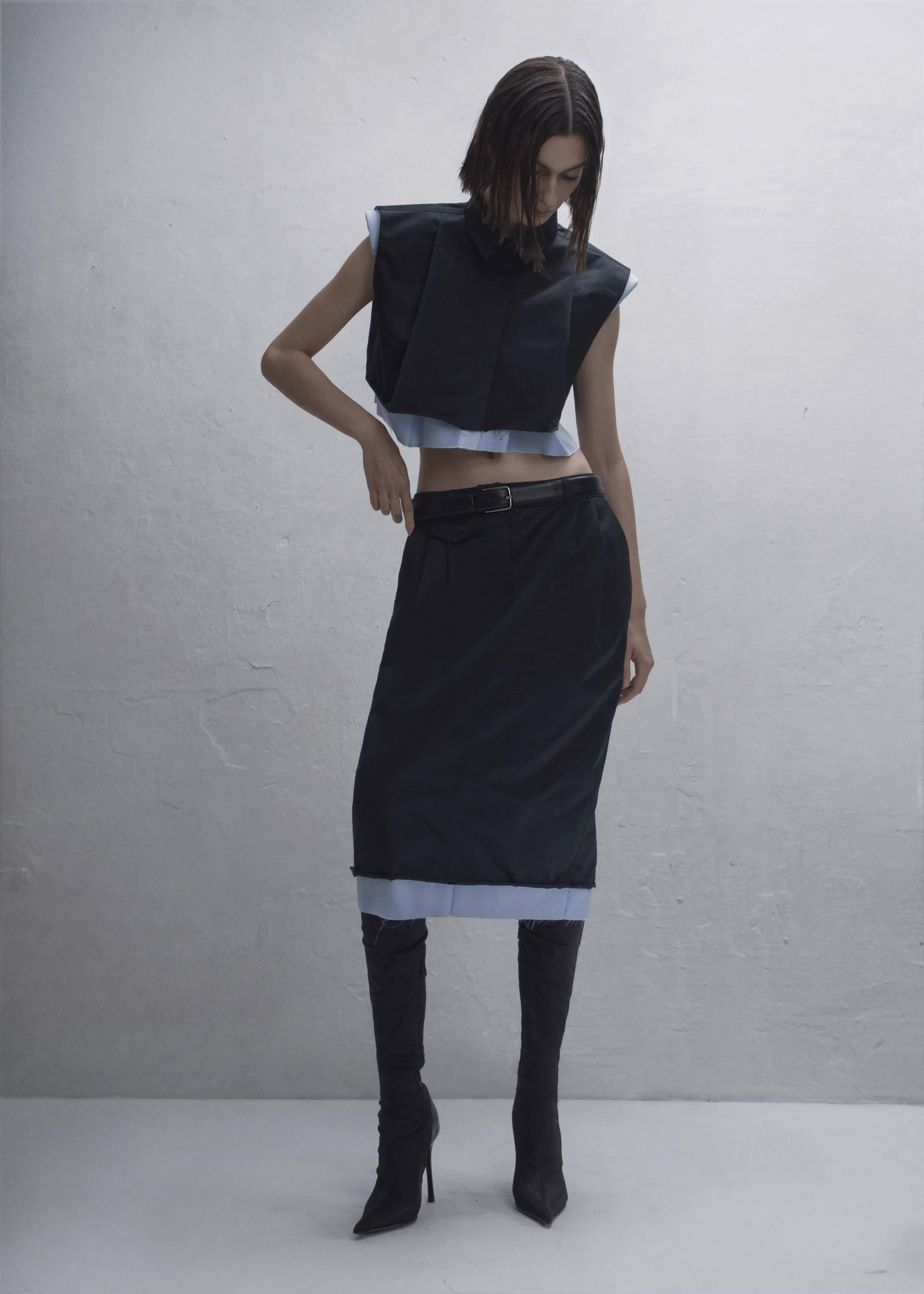Cropped Shirt with a visible cotton linen