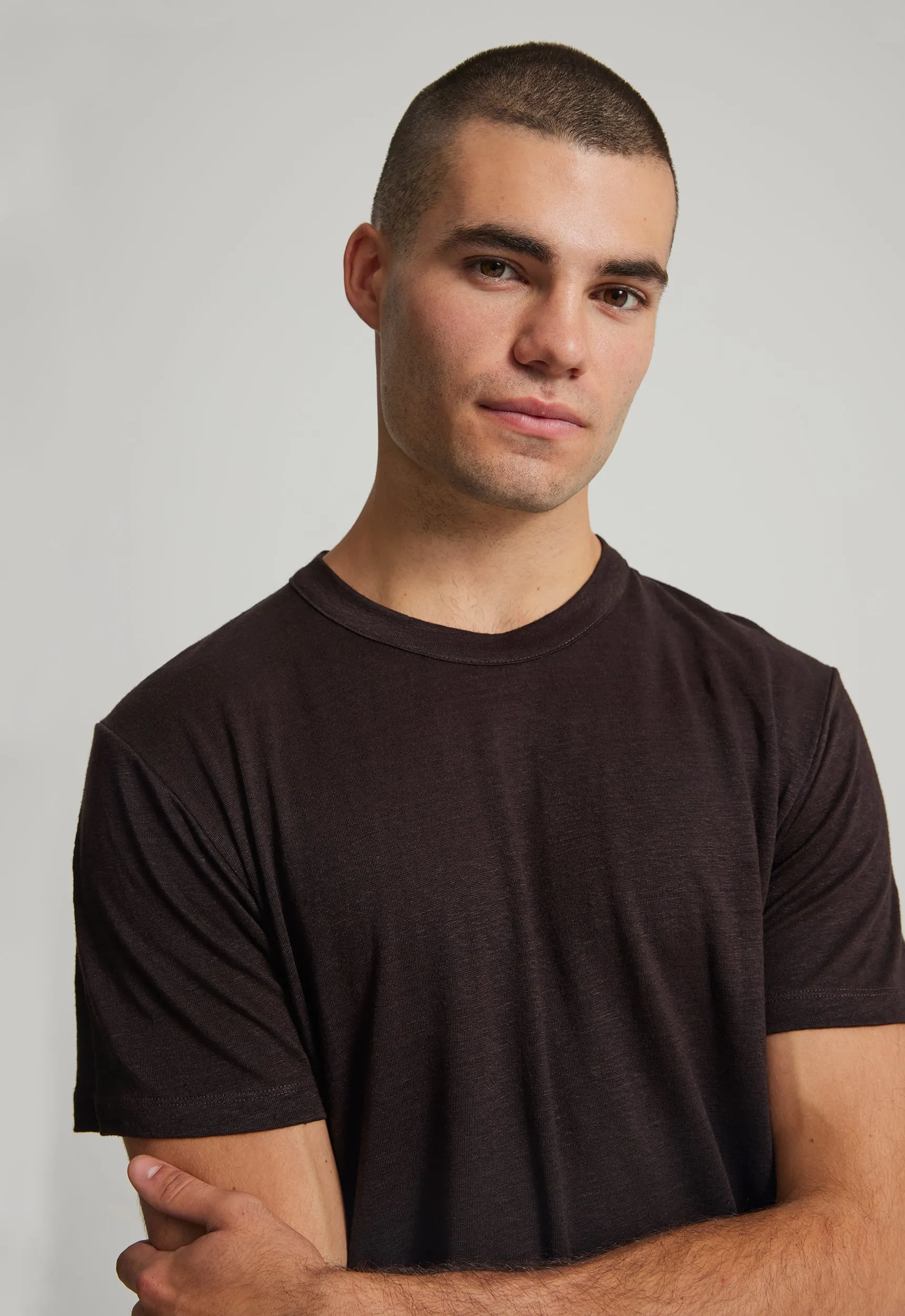 Line Linen Tee in Chocolate Pepper