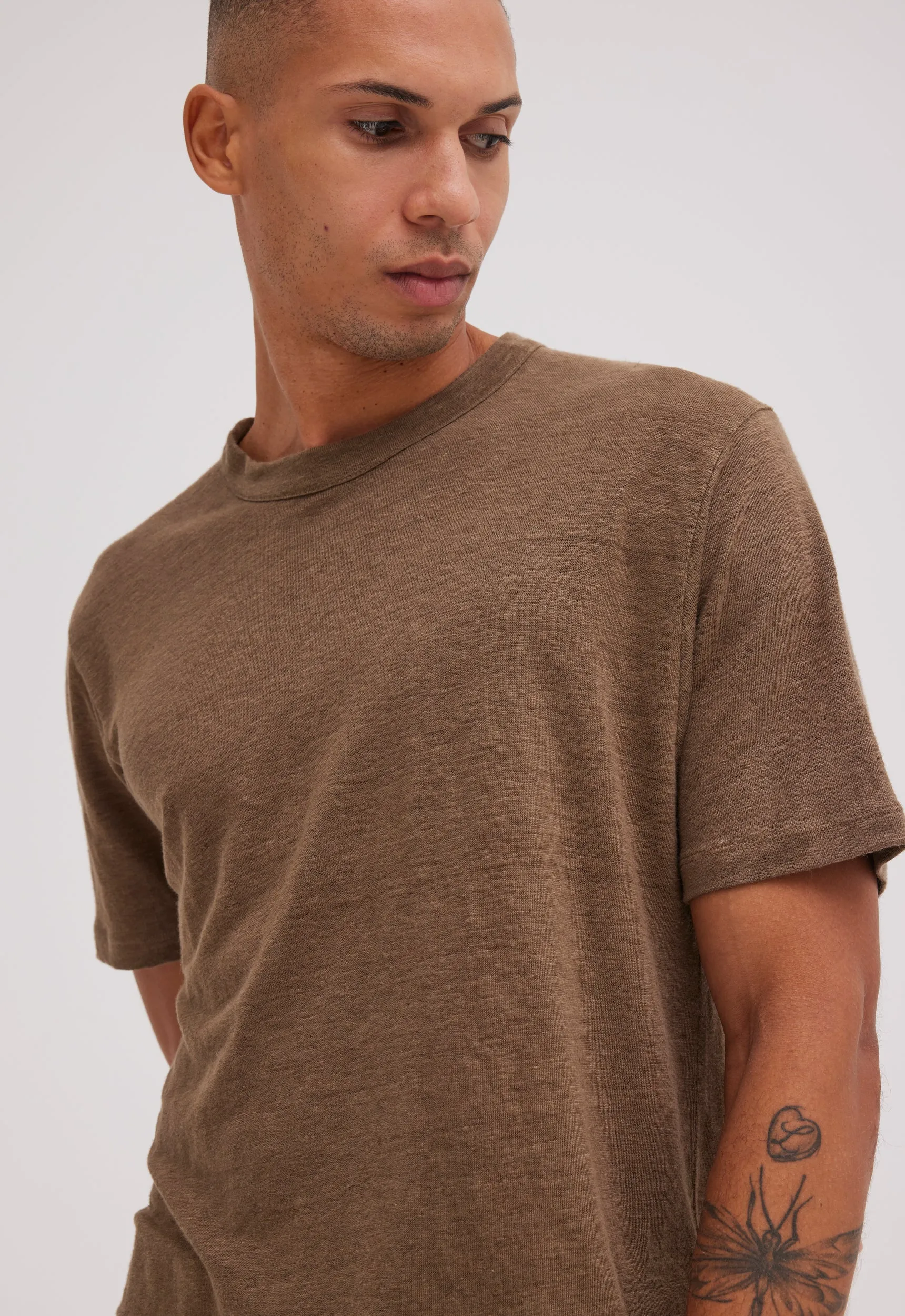 Line Linen Tee in Gento Green