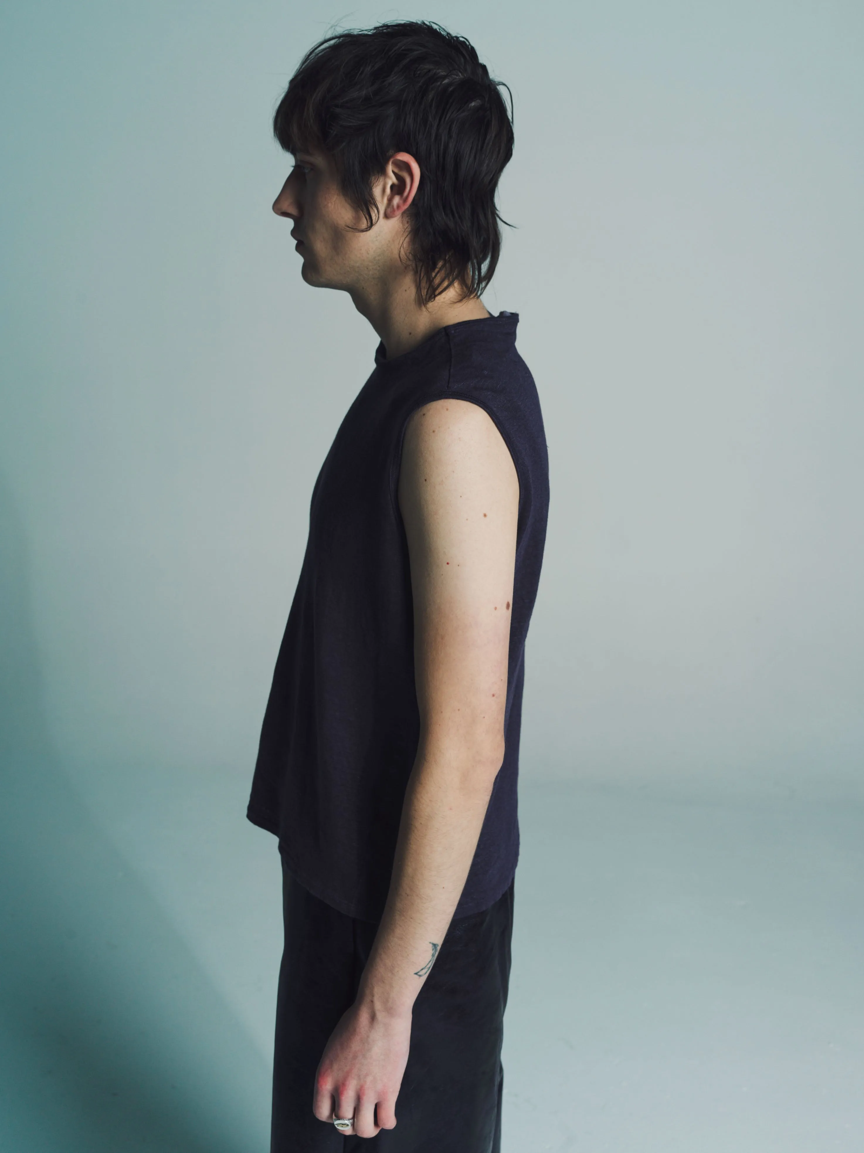 NO.33 Aubergine Linen Sleeveless T-Shirt