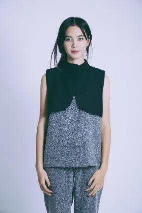 Piece of Travels Sleeveless Cropped Vest - Black