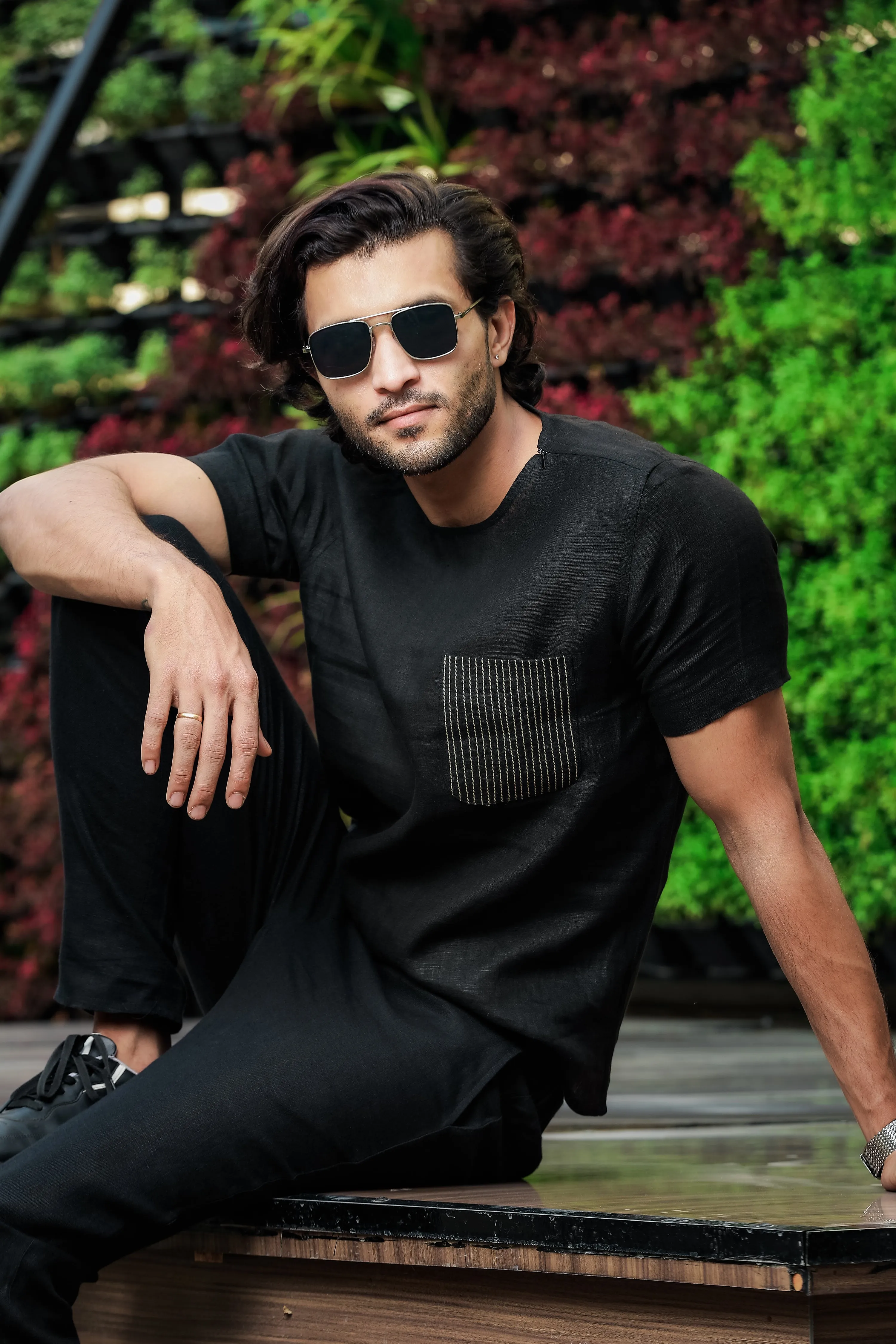 Simon - Pure Linen Stitch Detail Short Sleeve T-Shirt - Black