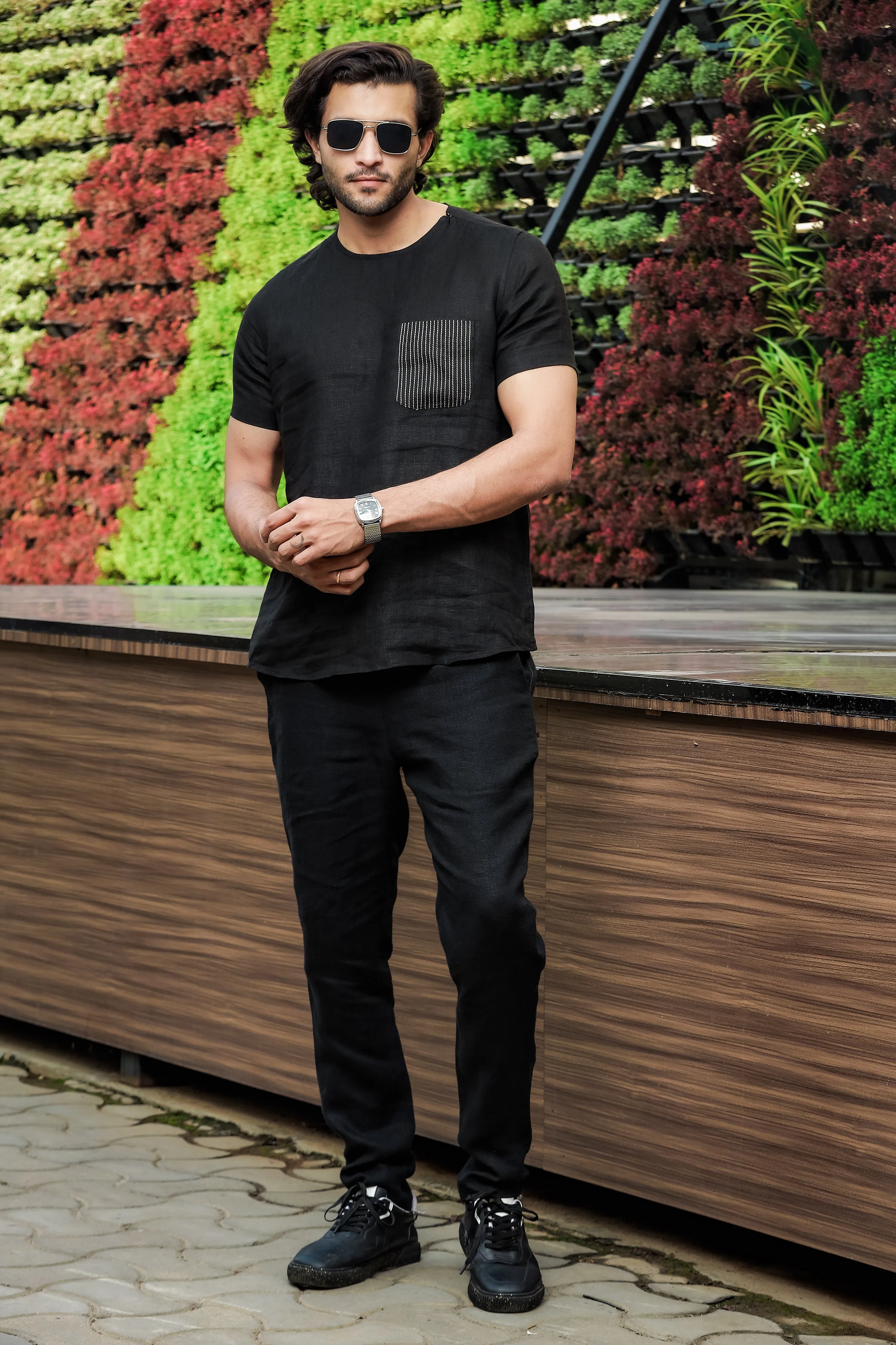 Simon - Pure Linen Stitch Detail Short Sleeve T-Shirt - Black