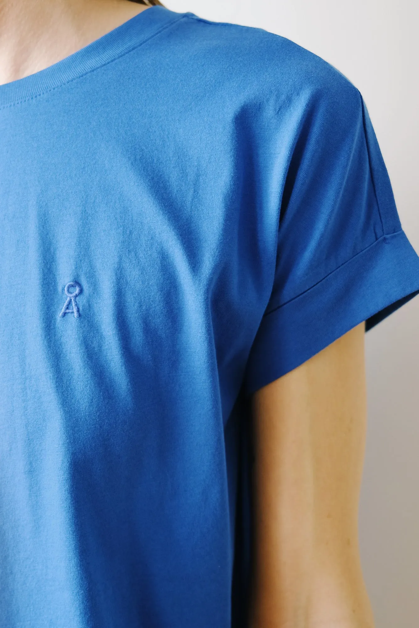 t-shirt - idaara - dynamo blue
