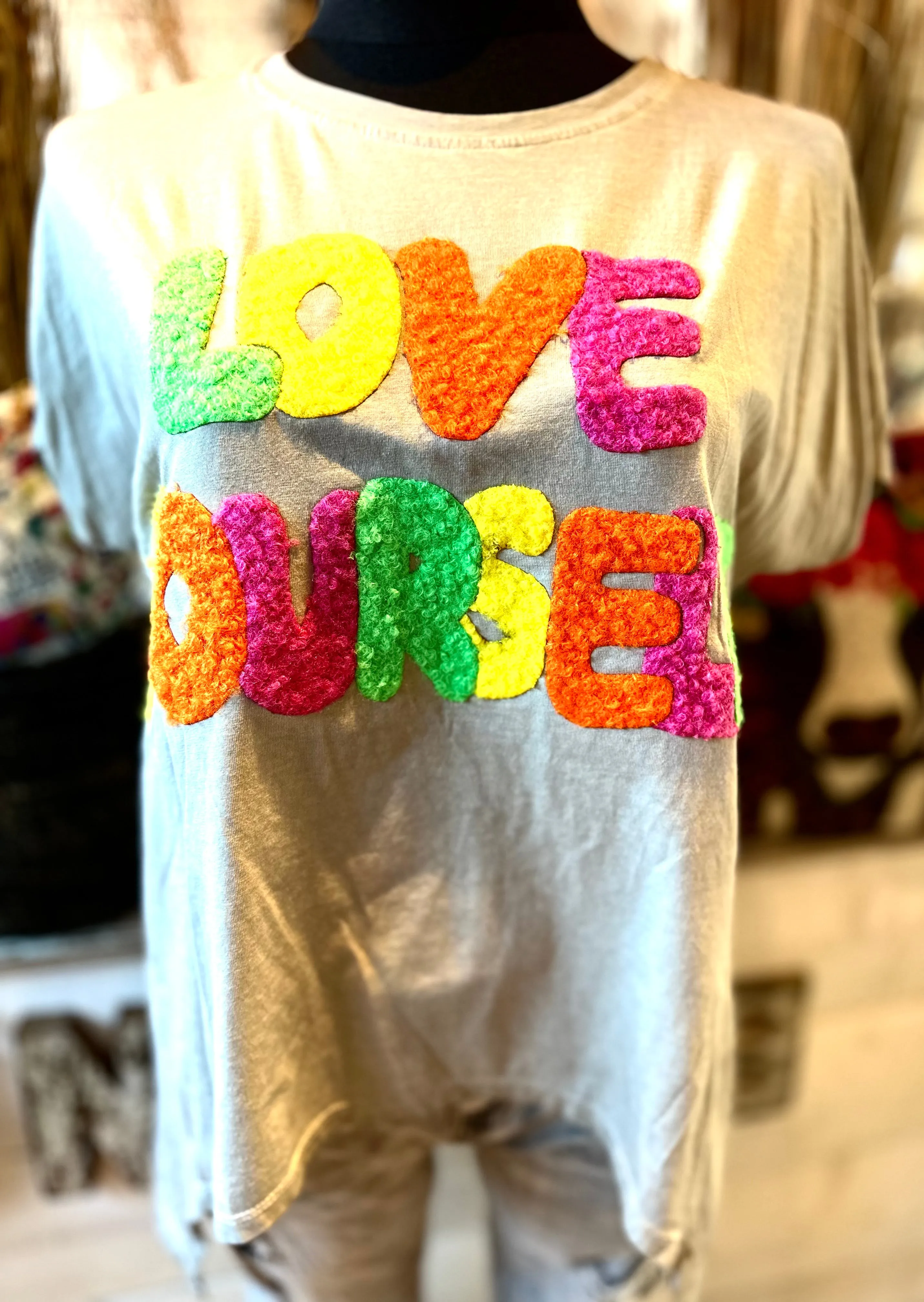 T-Shirt " Love Yourself "