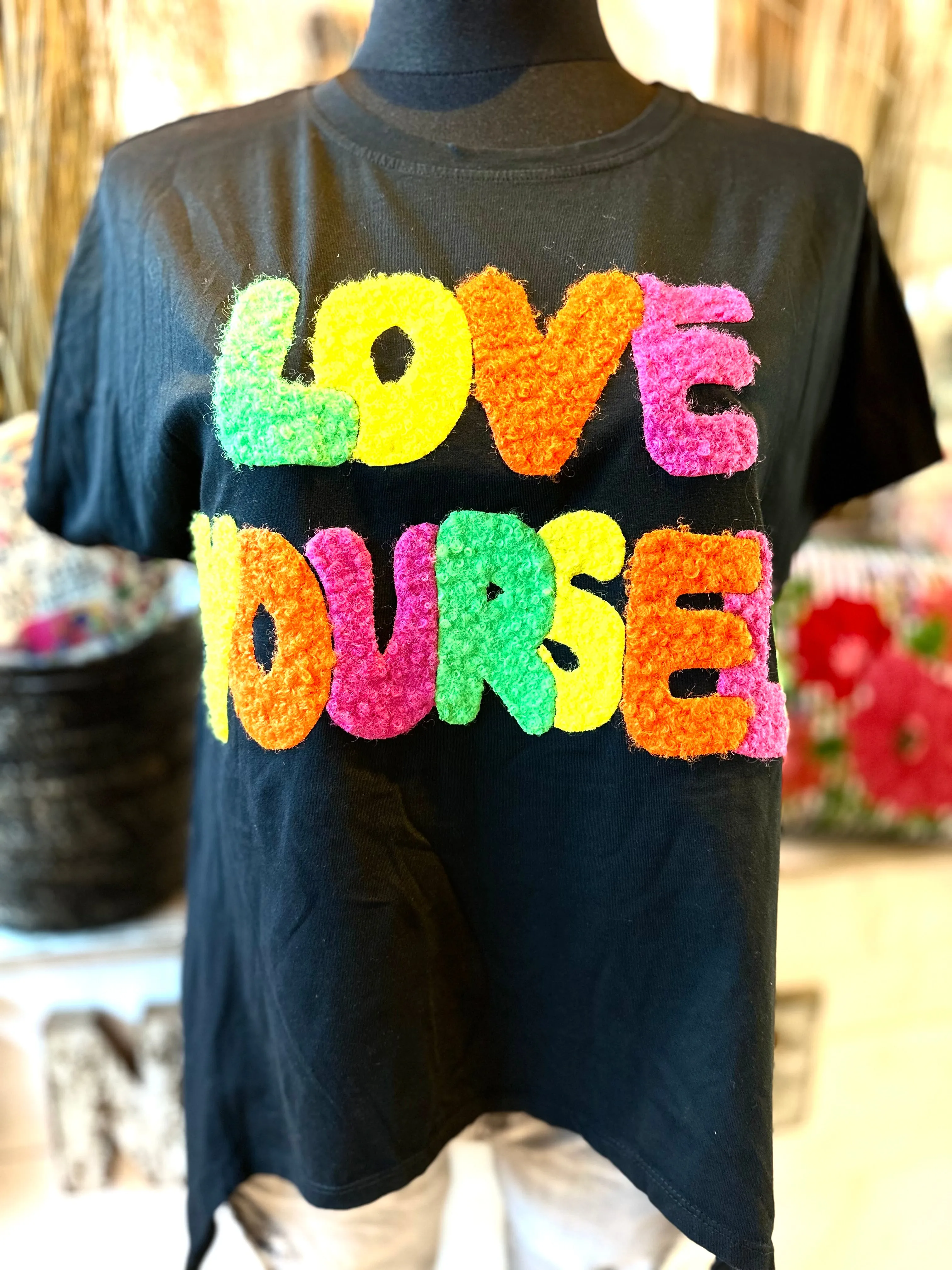 T-Shirt " Love Yourself "